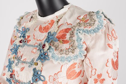 Schwere Stoffe: Frauen – Tracht – Lebensgeschichten