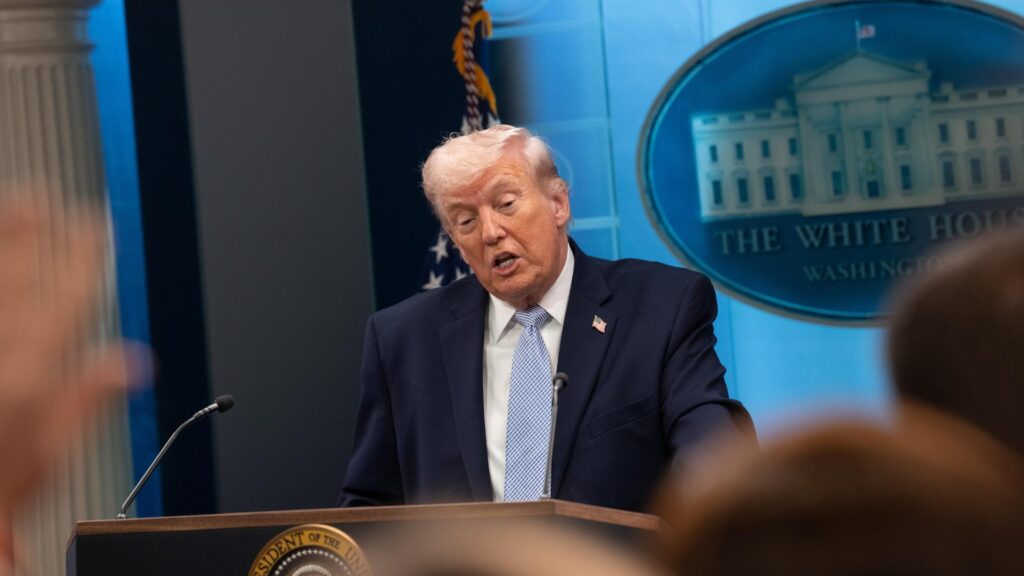 Оголошення про блокаду США протоки Ормуз