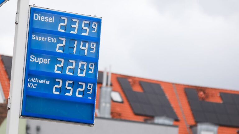 Dieselpreis erreicht Rekordhoch von 2,327 Euro