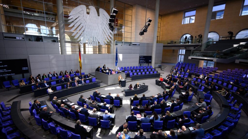 Bundestag Votes on Legal Basis for E-Car Subsidy