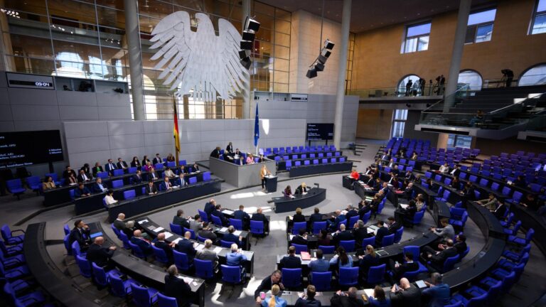 Bundestag Votes on Legal Basis for E-Car Subsidy
