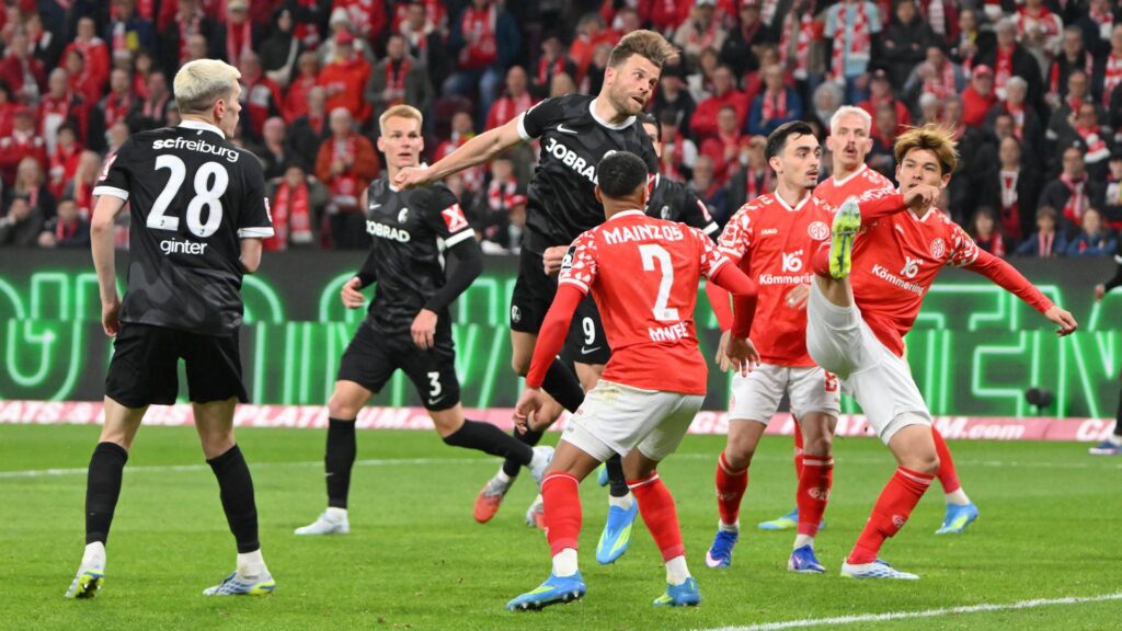 Fußball-Bundesliga: Mainz unterliegt Freiburg, Stuttgart schlägt HSV, Köln besiegt Bremen