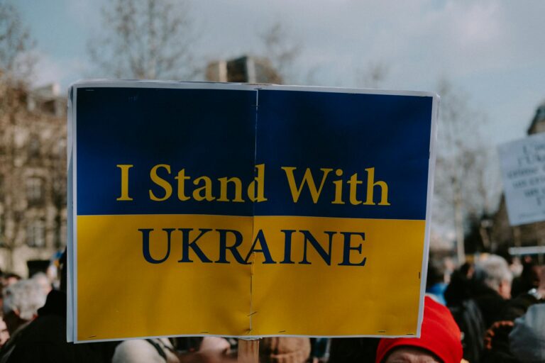 Війна в Україні: Росія зазнає масових втрат – нафтобаза горить після атаки дронів