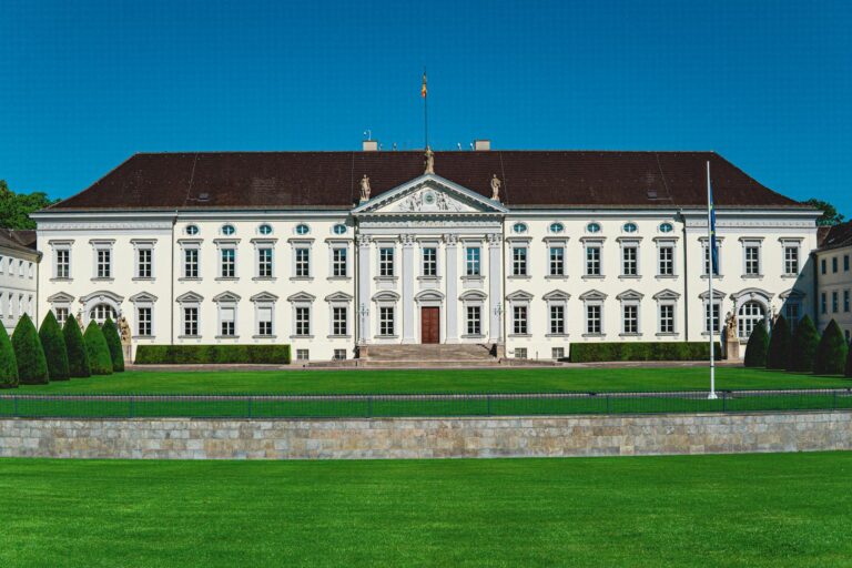 Bayern eröffnet Drohnenkompetenz- und -abwehrzentrum in Erding
