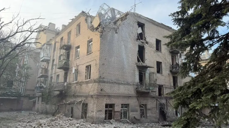Russischer Luftangriff auf Wohnhaus in Druzhkivka: Tote und Verletzte