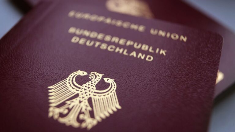 Rekord bei Einbürgerungen: 309.000 neue Deutsche 2025