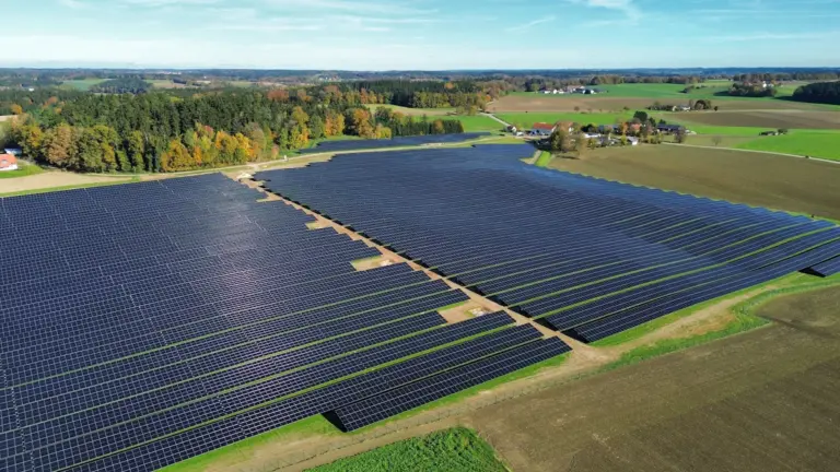 Stadtwerke München bauen vier große Solarparks im Umland