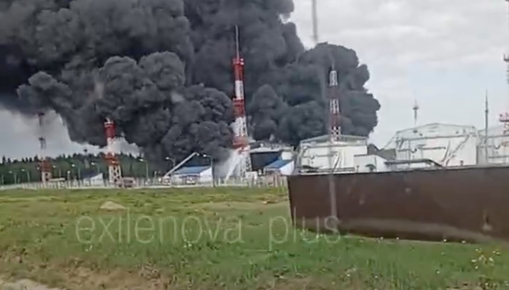 Масштабна хвиля дронів вражає Москву – постраждали нафтопереробні та електронні об’єкти