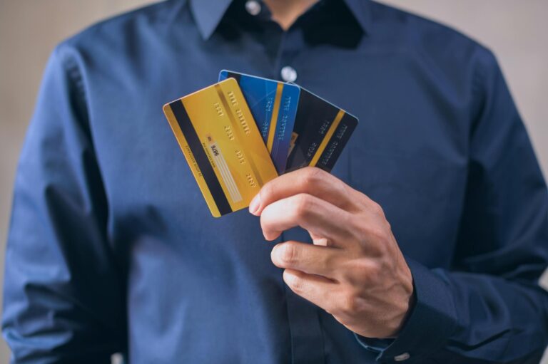 Шахраї видають себе за співробітників СБУ та шантажують гроші