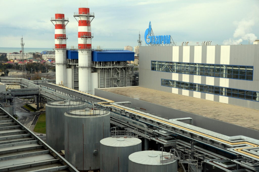 Ukrainian drones paralyze two Russian oil refineries