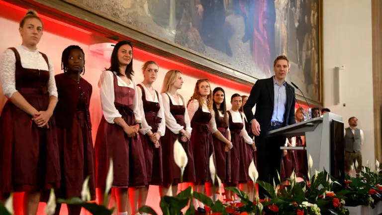 FC-Bayern-Frauen feiern Double im Münchner Rathaus