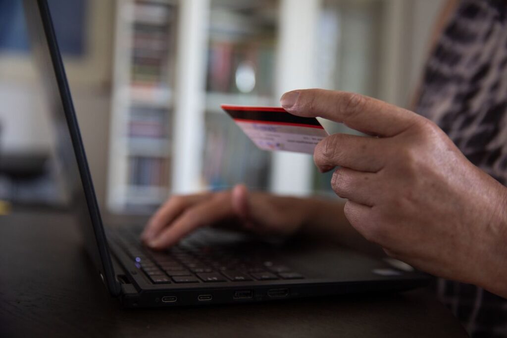 Jeder neunte Internetnutzer in Deutschland Opfer von Cyberkriminalität