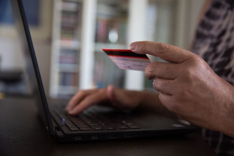Jeder neunte Internetnutzer in Deutschland Opfer von Cyberkriminalität