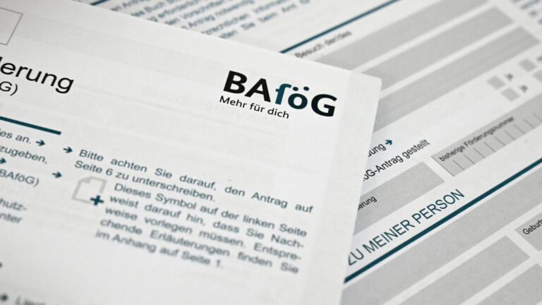 Spahn stellt Bafög-Erhöhung infrage – Studierende empört