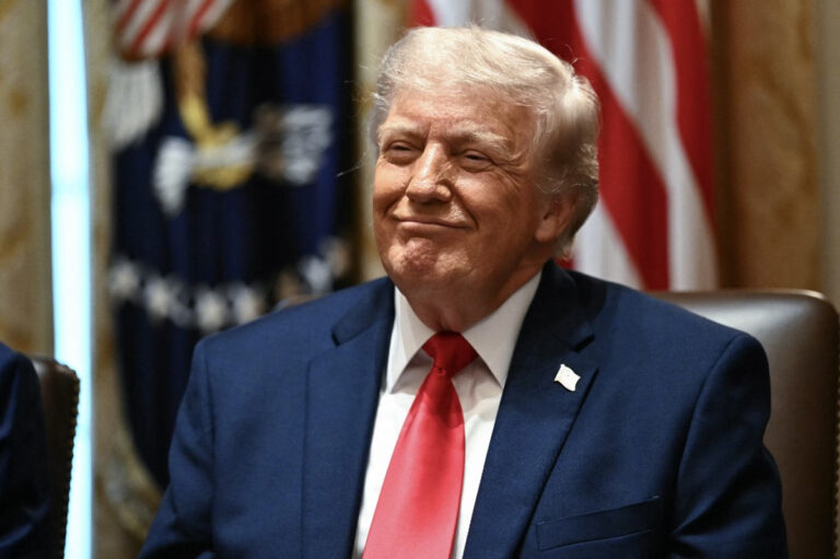 Trump stellt Iran Ultimatum für Wiedereröffnung der Straße von Hormus