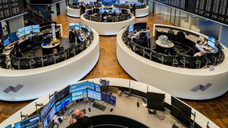 DAX legt zu: Sinkende Ölpreise stützen, Anleiherenditen belasten