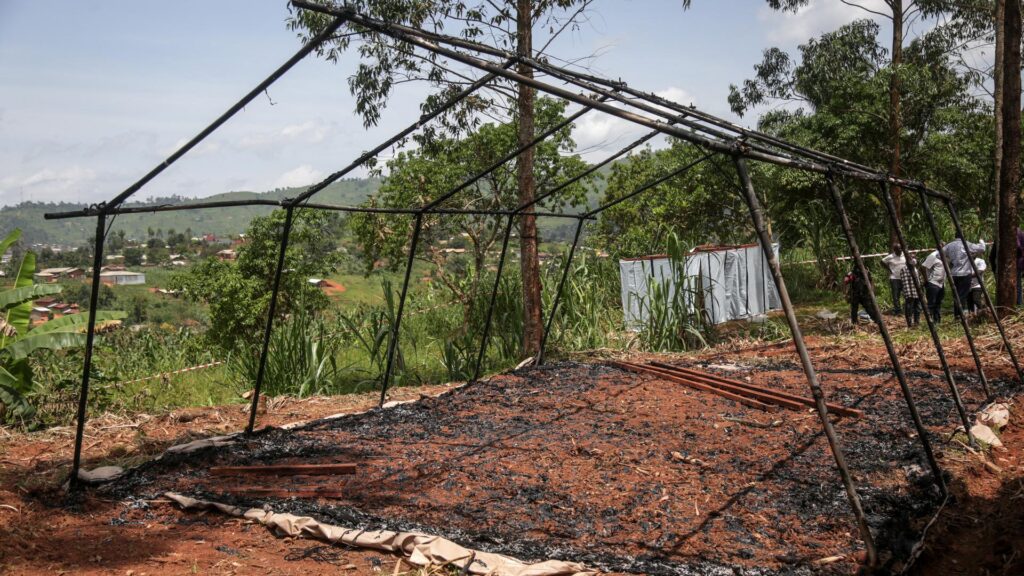Ebola-Klinik in DR Kongo erneut in Brand gesetzt – Infizierte fliehen