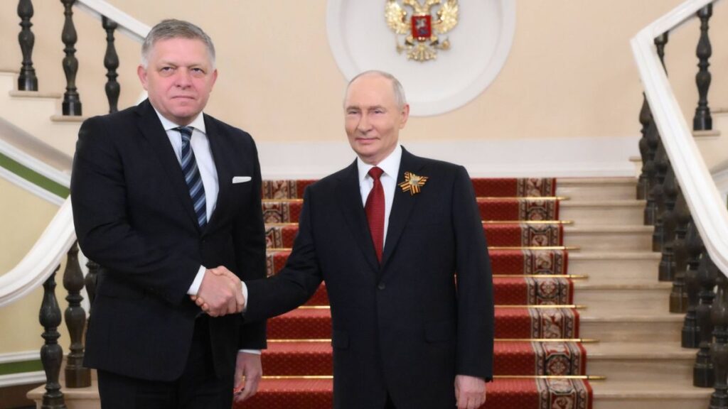 Slowakischer Premier Fico trifft Putin im Kreml zum Weltkriegsgedenken