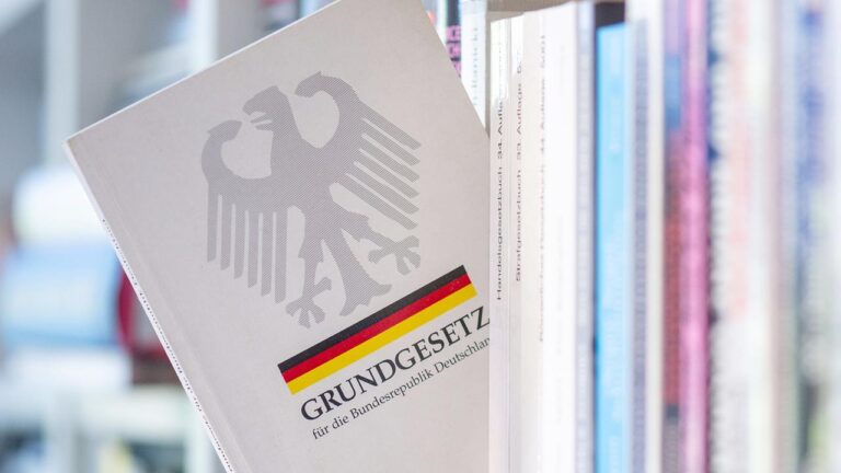 75 Grundgesetz: Wie Deutschlands provisorische Verfassung entstand