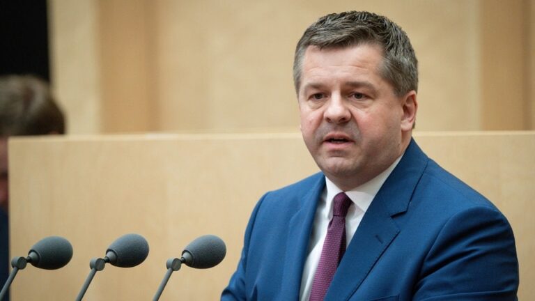 Sachsen-Anhalts Ministerpräsident fordert strengere Regeln für Bürgergeldempfänger