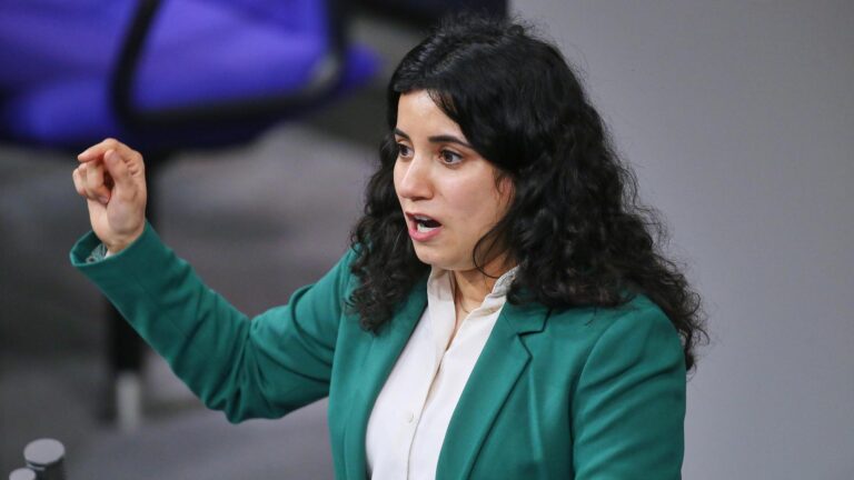 Grünen-Fraktionsvize Khan warnt vor Kürzungen beim Elterngeld