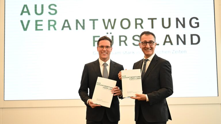 Grüne und CDU unterzeichnen Koalitionsvertrag in Stuttgart
