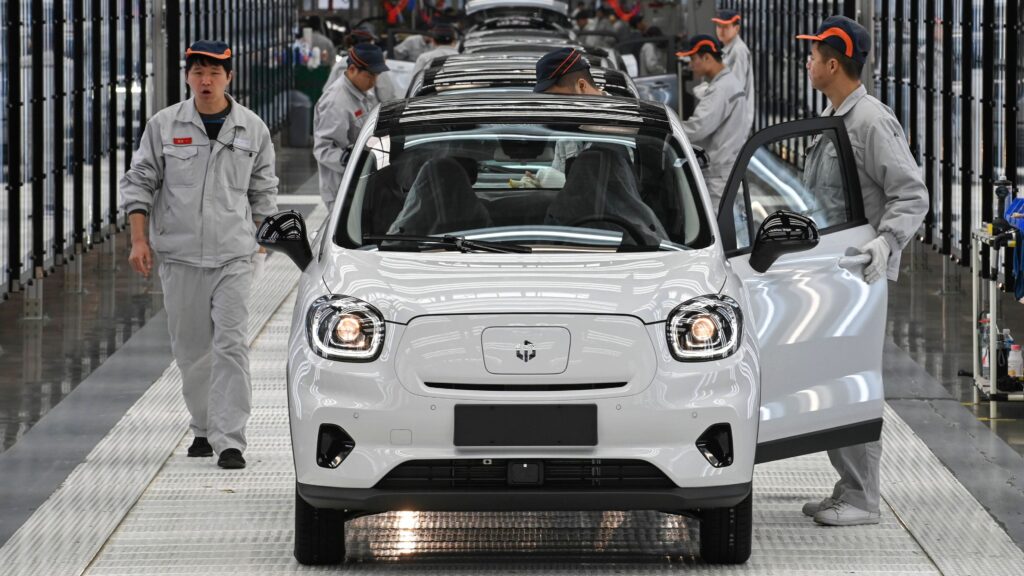 Chinas Automarkt bricht ein – Nachfrage nach Benzinern kollabiert