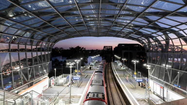 Signal Box Failure: ICE Berlin and Hamburg Runs Only Every Two Hours