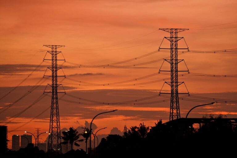 Victoria: 2,000 state apprenticeships at electricity commission