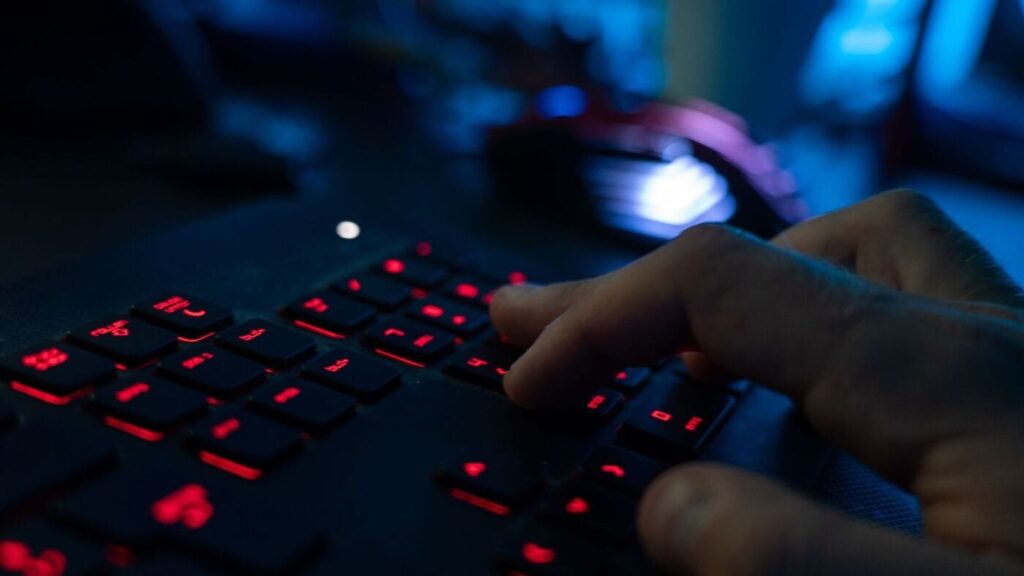 Cybersicherheitsmonitor 2026: Jeder neunte Onliner von Cyberkriminalität betroffen