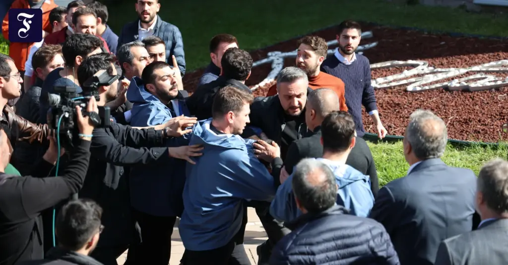 Türkische Polizei stürmt CHP-Zentrale in Ankara