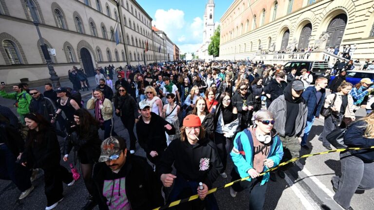 Tausende demonstrieren in München gegen hohe Mieten