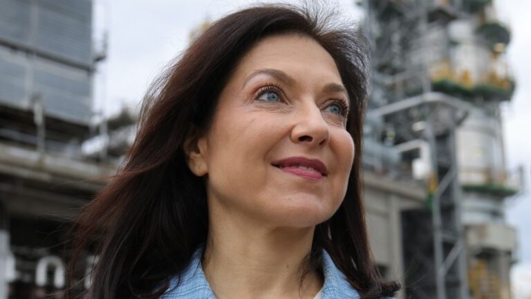 Katherina Reiche: Krisengipfel trotz drohendem Kerosinmangel