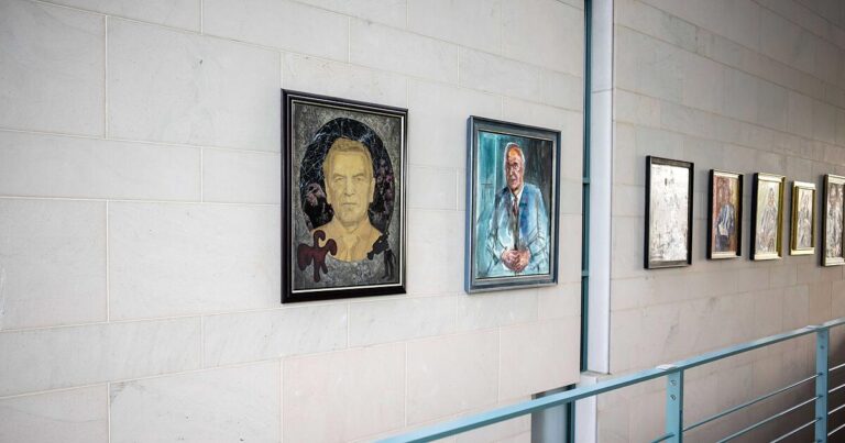 Merkel Portrait for Chancellery Ancestral Gallery Completed