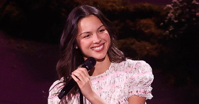 Deutsche Charts: Olivia Rodrigo verteidigt Platz eins