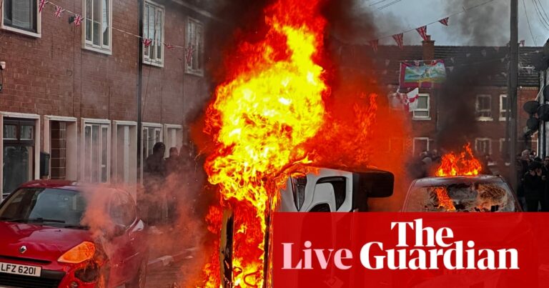 Messerattacke in Belfast: Verdächtiger vor Gericht – Riot als Pogrom bezeichnet