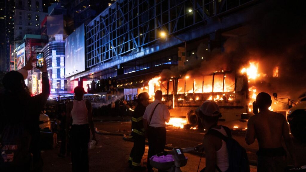 New York Кнікс виграли чемпіонат НБА: фанатський хаос і палаючий автобус чемпіонату світу