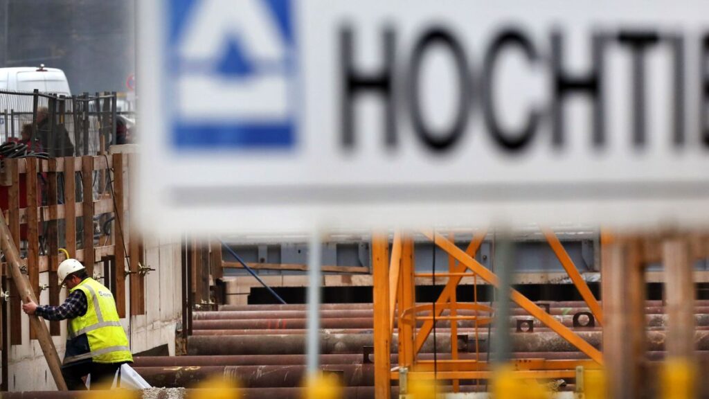 Hochtief rises into DAX – Porsche SE slips to MDax