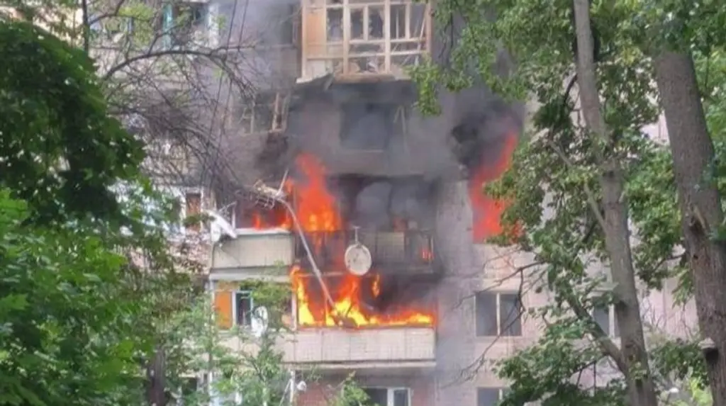 Russischer Angriff auf Wohnhaus in Kramatorsk: Drei Verletzte
