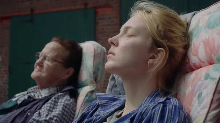 “Sechswochenamt”: Film About Grief and Bureaucracy Opens