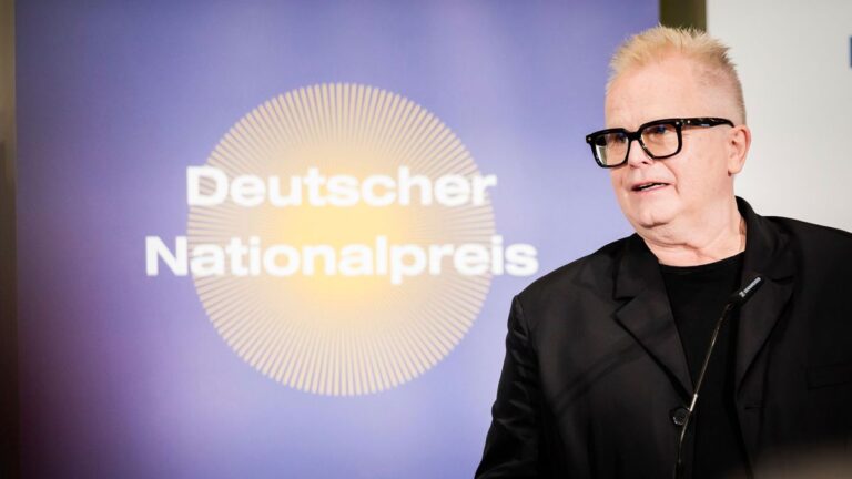 Grönemeyer receives National Prize and criticizes top politicians