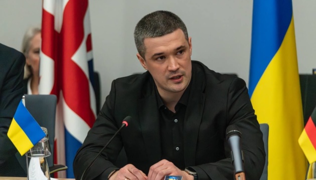 Україна та Британія обговорюють використання заморожених російських активів для оборони