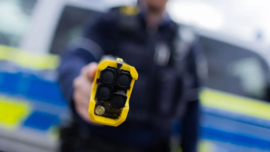 Bayern: Streifenpolizisten testen Taser in Pilotprojekt