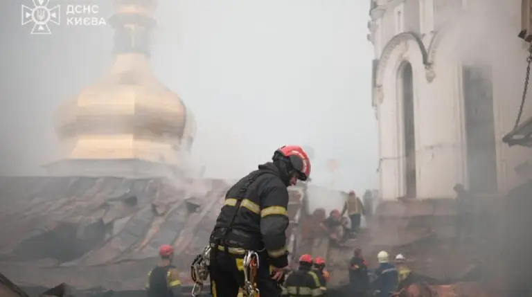 Großbrände in Kyiv: Lavra und Kunstmuseum nach russischem Angriff in Flammen