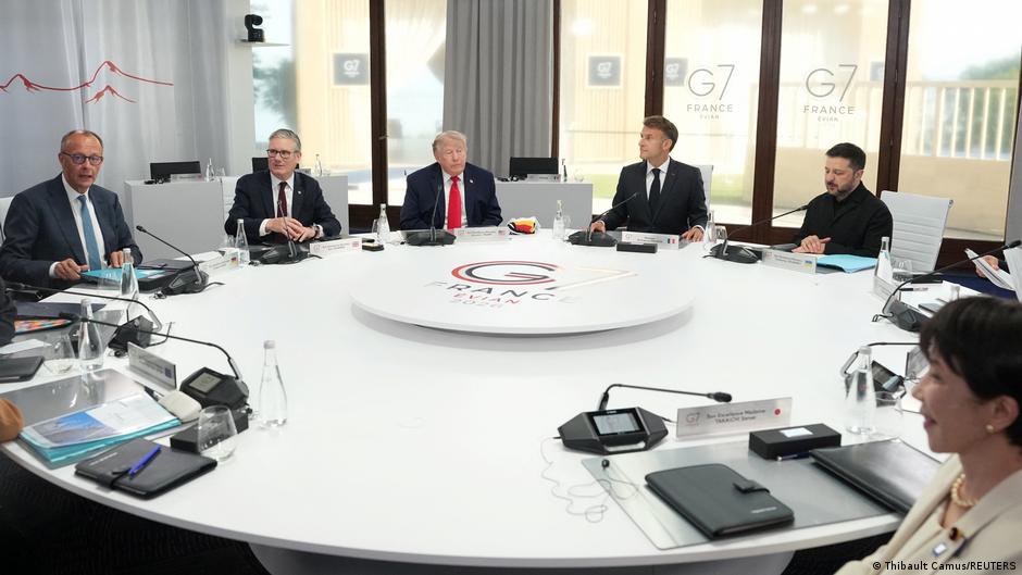 Ukraine greift Moskauer Ölraffinerie an – Selenskyj spricht mit NATO-Vertretern