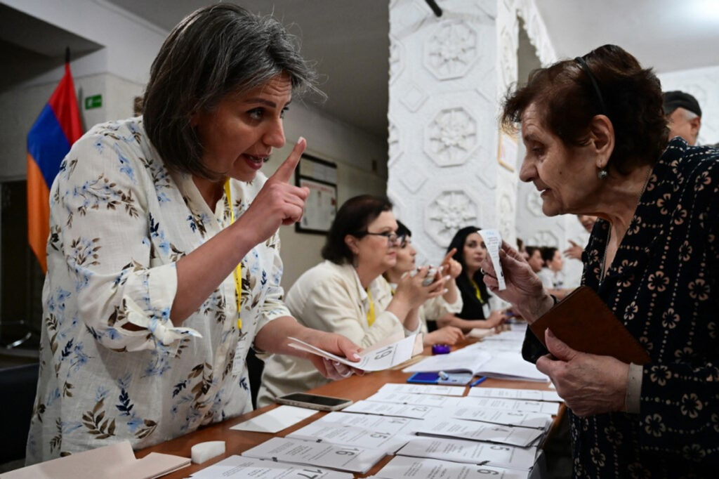 Вірменія: висока явка на парламентських виборах, 14 затримань