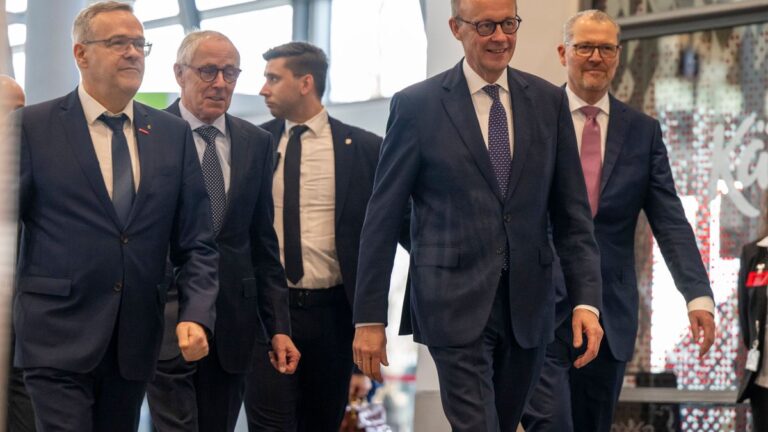 Reformgipfel im Kanzleramt: Gewerkschaften und Arbeitgeber uneins