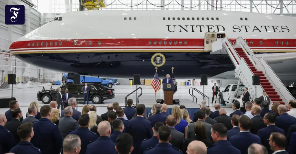 Трамп представив новий Air Force One — Boeing 747 з Катару