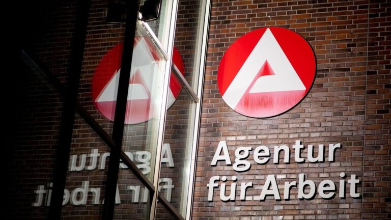 Bundesagentur für Arbeit steuert auf Milliardendefizit zu
