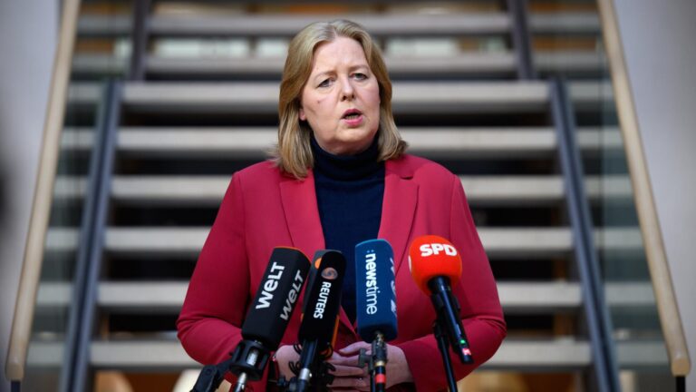 Working Hours Act: Gesamtmetall Criticizes Reform as Step Backward